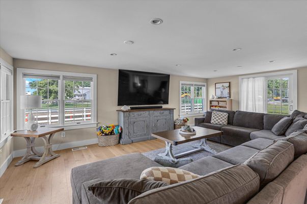 Interior, Living room, Recessed Lighting, Wood Texture Flooring