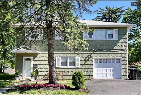 Attached, Exterior, Facade, Cape Cod