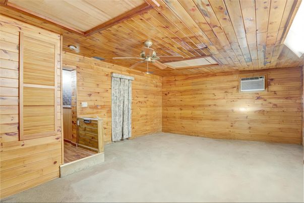 Empty room, Interior, Wooden Beams, Wooden Ceilings, Wooden Walls