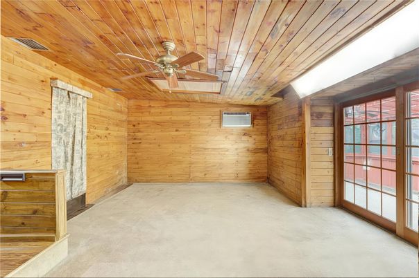 Empty room, Interior, Wooden Ceilings, Wooden Walls
