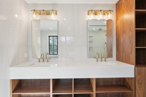 Bathroom, Dual Sink Vanities, Interior