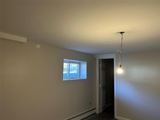 Empty room, Interior, Pendant Lights