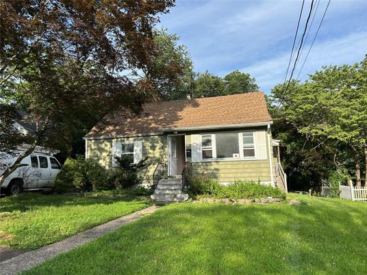 Exterior, Facade, Cape Cod