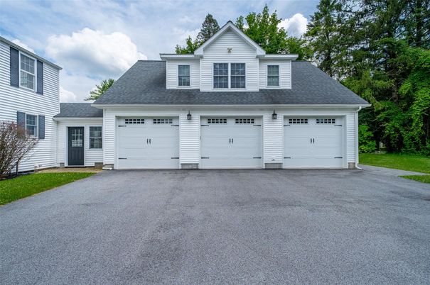 Attached, Exterior, Facade, Farmhouse