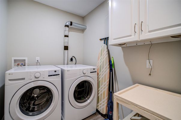 Interior, Washer, Wood Texture Flooring