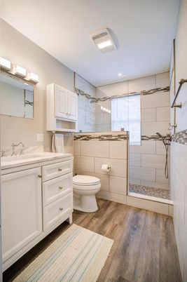 Bathroom, Interior, Recessed Lighting, Wood Texture Flooring