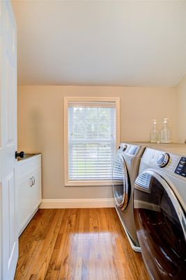 Interior, Washer, Wood Texture Flooring