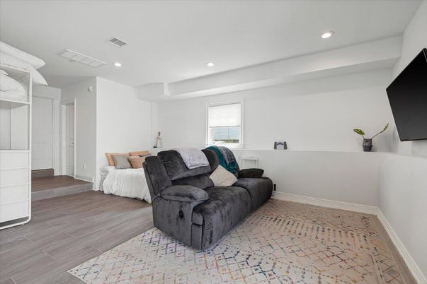Interior, Recessed Lighting, Wood Texture Flooring