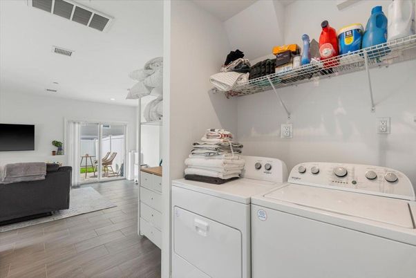Interior, Recessed Lighting, Washer, Wood Texture Flooring