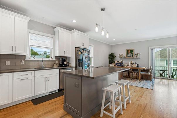 Dining room, Interior, Kitchen, Pendant Lights, Recessed Lighting, Wood Texture Flooring