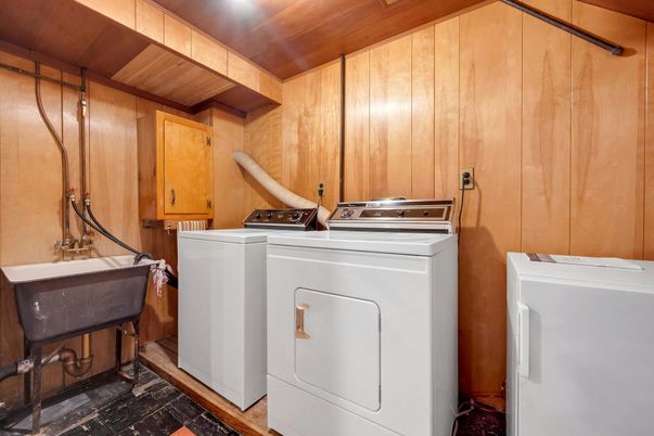 Interior, Washer, Wooden Ceilings, Wooden Walls