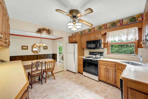 Chandelier, Dining room, Interior, Kitchen