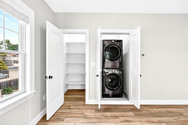 Interior, Utility Closets, Washer, Wood Texture Flooring