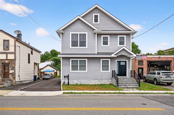 Detached Garage, Exterior, Facade, Queen Anne Victorian