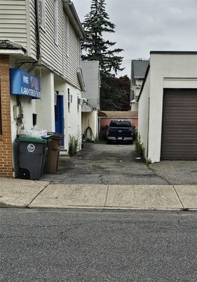 Attached, Exterior, Facade, Brick Facade, None