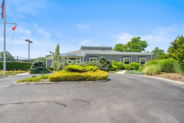 Exterior, Facade, Ranch