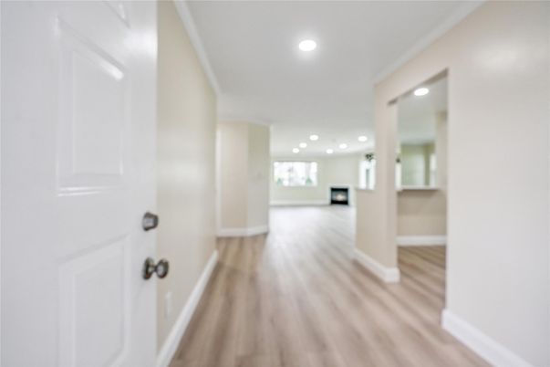 Interior, Pendant Lights, Recessed Lighting, Wood Texture Flooring