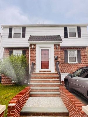 Exterior, Facade, Brick Facade, Raised Ranch