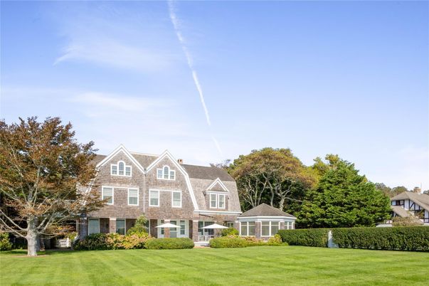 Backyard, Exterior, Facade, Brick Facade, Brick Traditional