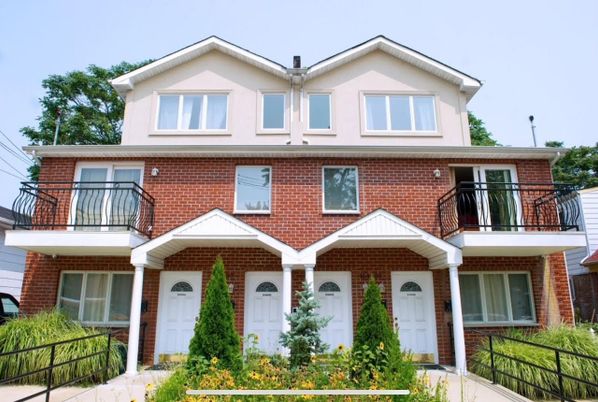 Exterior, Facade, Brick Facade, Rowhouse