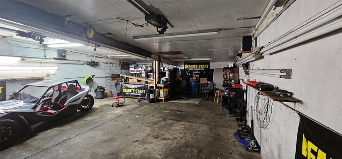 Garage, Interior