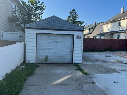 Detached Garage, Exterior