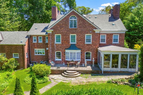 Exterior, Facade, Brick Facade, Brick Traditional