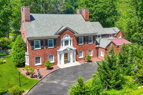 Exterior, Facade, Brick Facade, Georgian