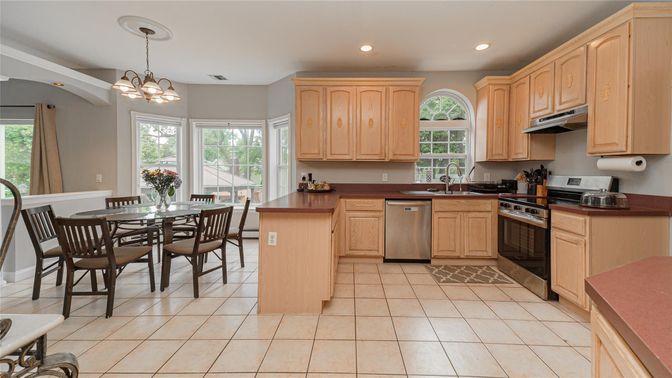 Chandelier, Dining room, Interior, Kitchen, Pendant Lights, Recessed Lighting, Stainless Steel Appliances