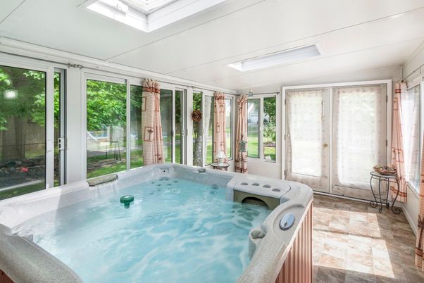 Hot Tub, Interior, Sun Room