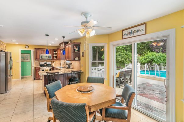 Dining room, Interior, Kitchen, Pendant Lights, Recessed Lighting, Stainless Steel Appliances