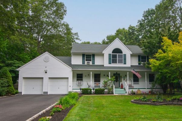Attached, Exterior, Facade, Farmhouse