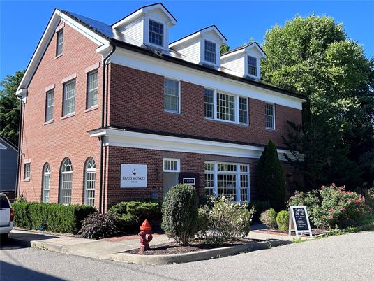 Exterior, Facade, Brick Facade, Georgian