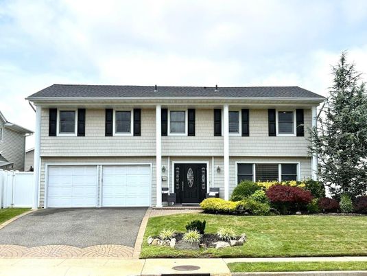 Attached, Exterior, Facade, Raised Ranch