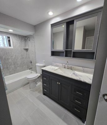 Bathroom, Dual Sink Vanities, Interior, Recessed Lighting