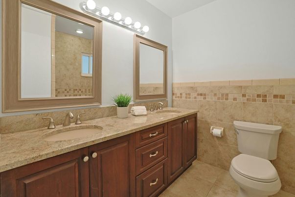Bathroom, Dual Sink Vanities, Interior