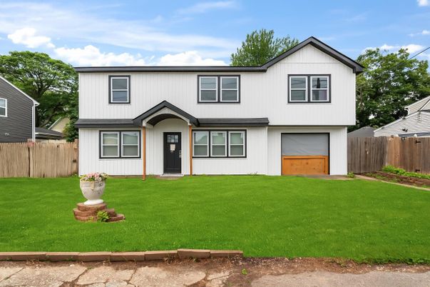 Attached, Exterior, Facade, Farmhouse