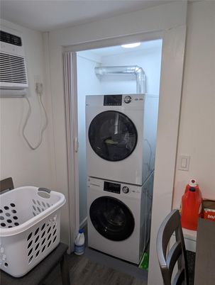 Interior, Utility Closets, Washer, Wood Texture Flooring