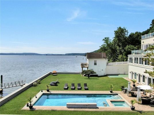 Exterior, Pool, Water