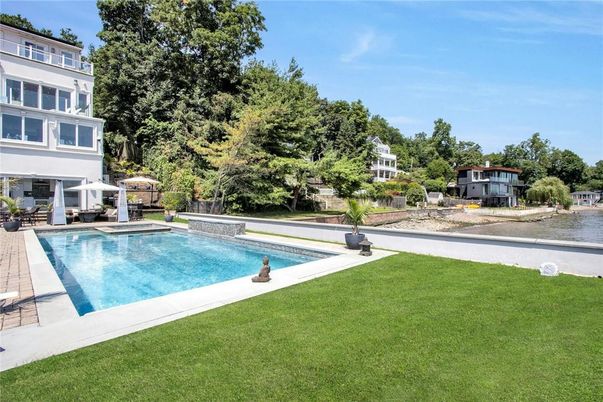 Exterior, Pool, Water