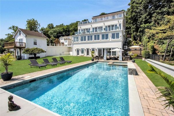 Exterior, Pool