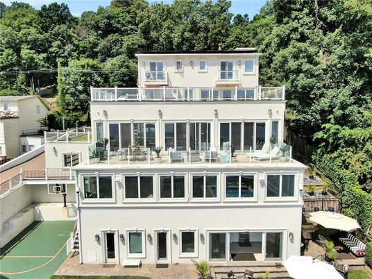 Exterior, Facade, American Foursquare