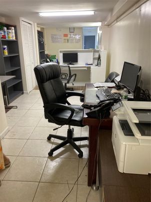 Home Office, Interior