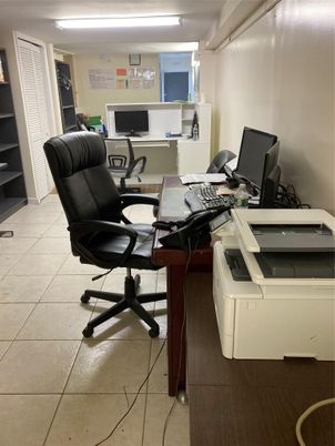 Home Office, Interior
