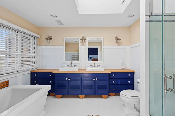 Bathroom, Dual Sink Vanities, Interior, Recessed Lighting