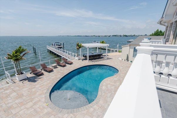 Exterior, Pool, Water