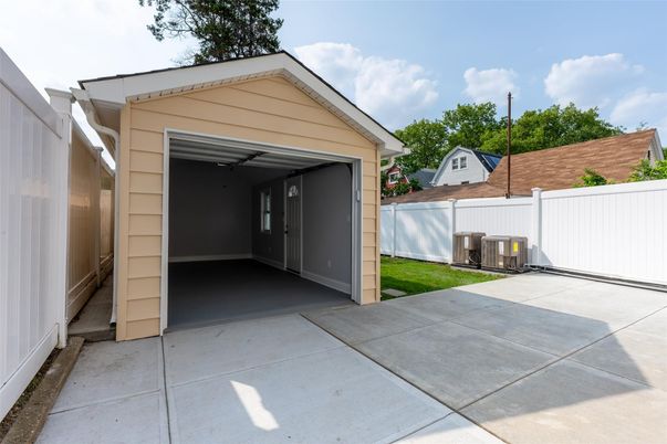 Detached Garage, Exterior