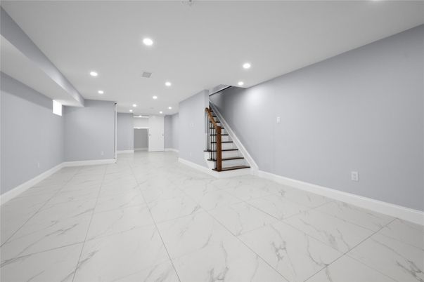Empty room, Interior, Marble, Recessed Lighting