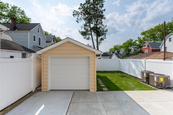 Detached Garage, Exterior