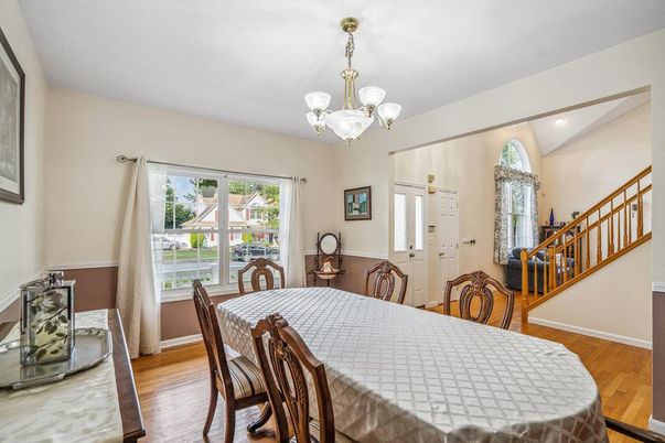 Chandelier, Dining room, Interior, Recessed Lighting, Wood Texture Flooring